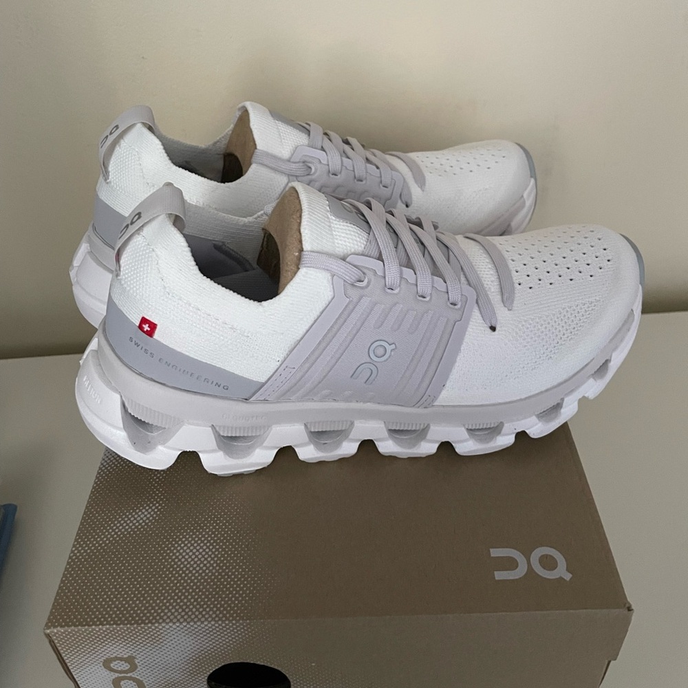 On Running CloudSwift size 6 - new in box!